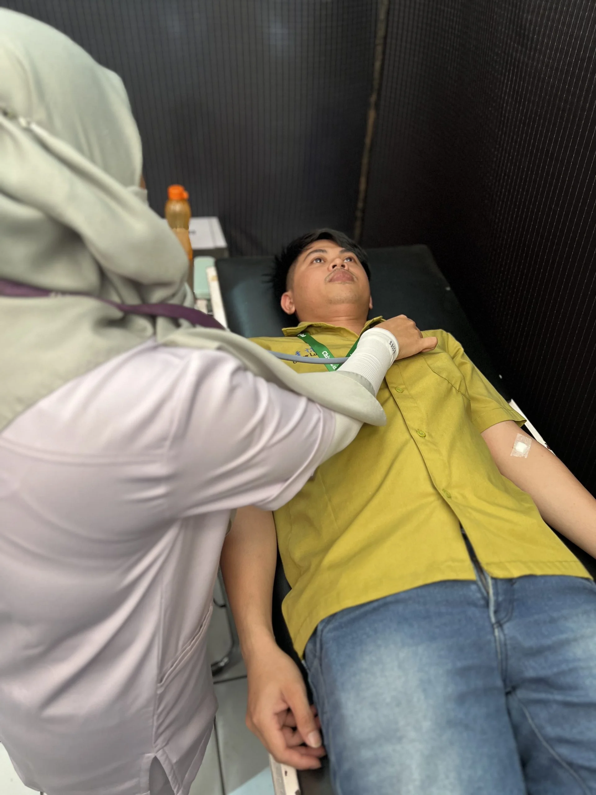 Pengambilan sampel darah karyawan untuk pemeriksaan gula darah dan HbA1c dalam MCU perusahaan