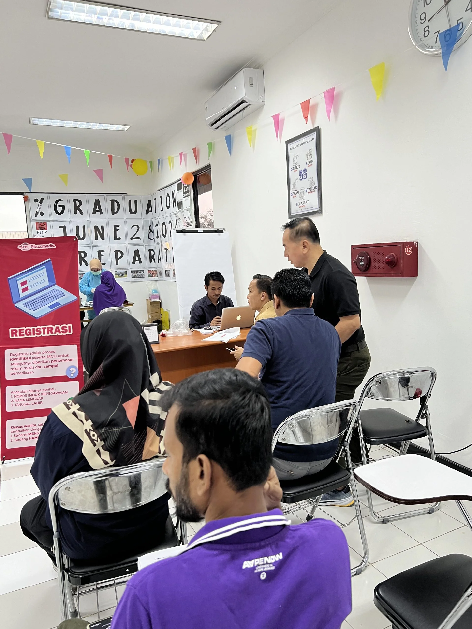 Pelaksanaan medical check up karyawan onsite di ruang kerja perusahaan