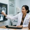 Dokter Indonesia menjelaskan kelainan yang terlihat pada hasil rontgen thorax